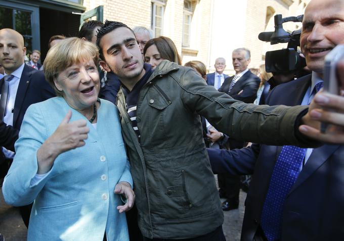 Nemška kanclerka Angela Merkel je septembra lani na stežaj odprla vrata migrantom in beguncem. Usodna odločitev, ki je verjetno v Veliki Britaniji nagnila tehtnico na stran zagovornikov izstopa iz EU in v ZDA pomagala Donaldu Trumpu v boju za Belo hišo. | Foto: Reuters