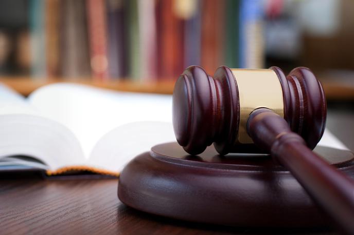 Kladivo. Sodišče. | Foto Shutterstock