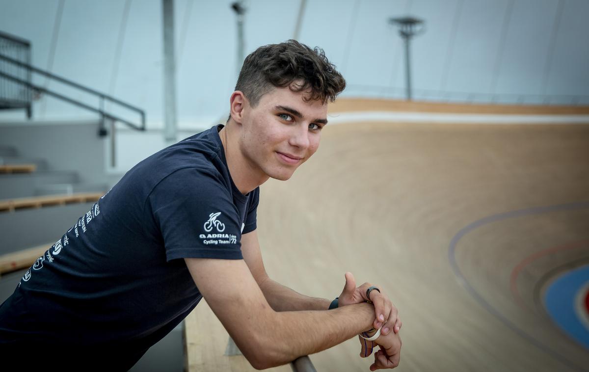 Žak Eržen | 17-letni Žak Eržen je velik up slovenskega kolesarstva. Z nedavnega mladinskega svetovnega prvenstva na velodromu se je vrnil s srebrno medaljo v olimpijski disciplini omnium. | Foto Ana Kovač