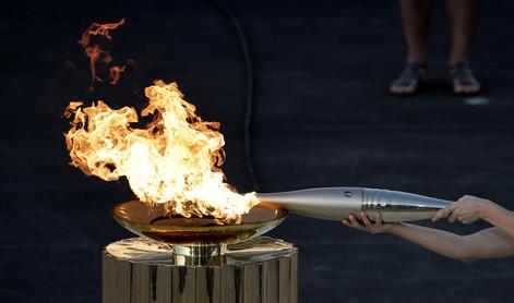 Olimpijski ogenj Francozom in na pot v Pariz