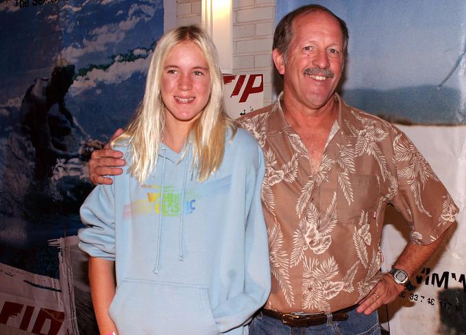 Bethany v družbi očeta Toma, od katerega je podedovala talent in ljubezen do deskanja. | Foto: Getty Images