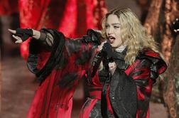Madonna po prihodu iz bolnišnice zaplesala za sledilce #video