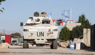 V izraelskem napadu ranjeni trije pripadniki ZN