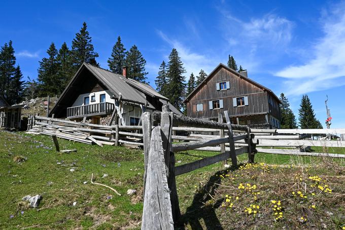 Dom na Menini planini je ta čas odprt med konci tedna, od junija naprej pa vse dni v tednu. | Foto: Matej Podgoršek