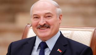Leto dni po volitvah: EU Lukašenku grozi z novimi sankcijami