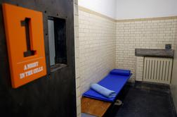 V ženskem zaporu po spolnem odnosu s transspolnimi sojetniki zanosili dve zapornici