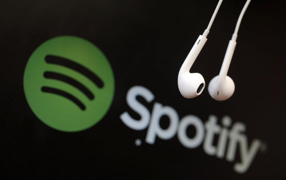 Spotify | Od začetka leta 2024 bo Spotify pred izplačilom avtorskih nadomestil zahteval najmanj tisoč pretočnih predvajanj v 12 mesecih. | Foto Reuters