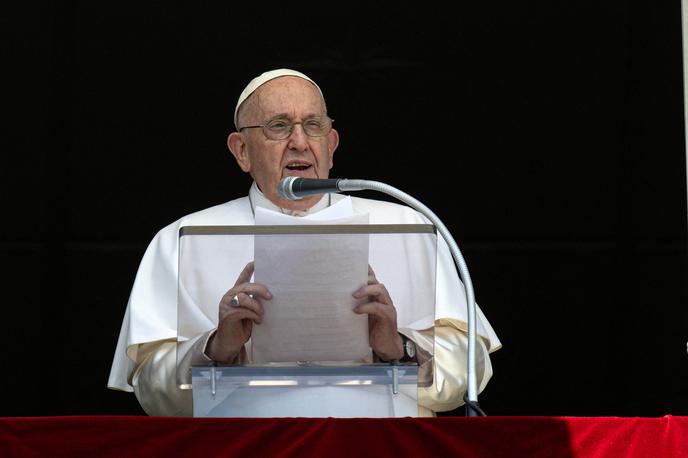 Papež Frančišek | Papež lahko za vključitev v kolegij kardinalov izbere kateregakoli posvečenega duhovnika. | Foto Reuters