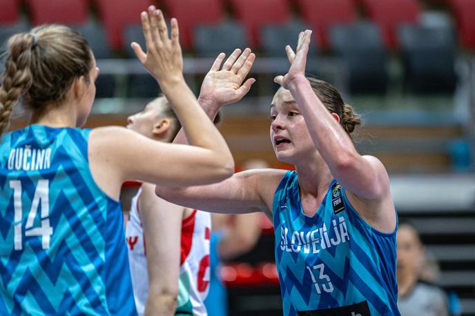 Slovenija u18 Lea Bartelme | Slovenke so se uvrstile v polfinale. | Foto FIBA
