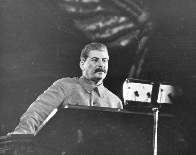 Brez Stalinove podpore Lisenku ne bi uspelo zavladati sovjetski znanosti. Lisenko je poleg tega svoje zamisli spretno prikazal kot znanost, ki je v skladu z marksistično-leninistično ideologijo, mendlovske genetike pa je obtožil, da so reakcionarni zagovorniki evgenike in rasizma. | Foto: Guliverimage/Vladimir Fedorenko
