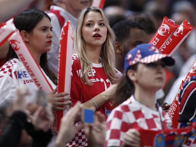 Hrvaško spremlja v Parizu veliko navijačev. | Foto: Reuters
