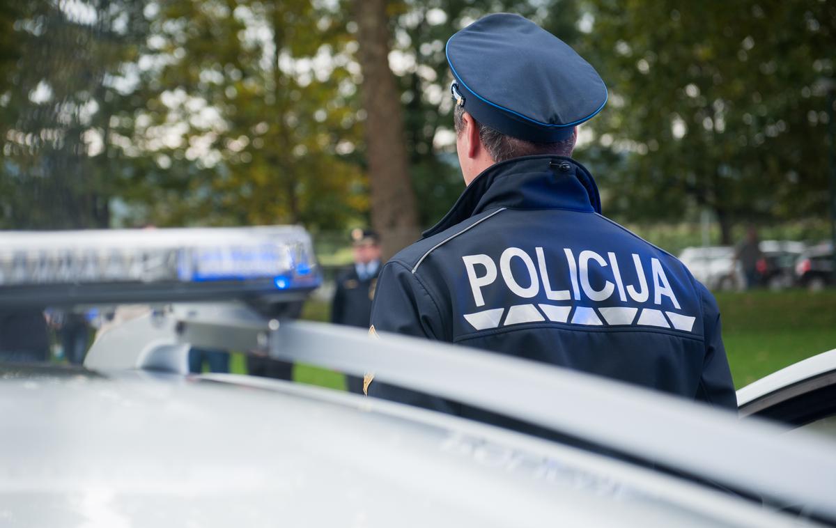 slovenska policija | Policisti so zoper 57-letnika uporabili prisilna sredstva. | Foto Siol.net