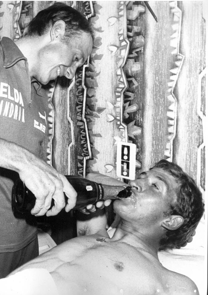 Michel Pollentier po zmagi v 16. etapi Toura leta 1976. Zmago je nazdravljal skupaj z moštvenim kolegom Freddyjem Maertensem (desno). | Foto: Guliverimage/Vladimir Fedorenko