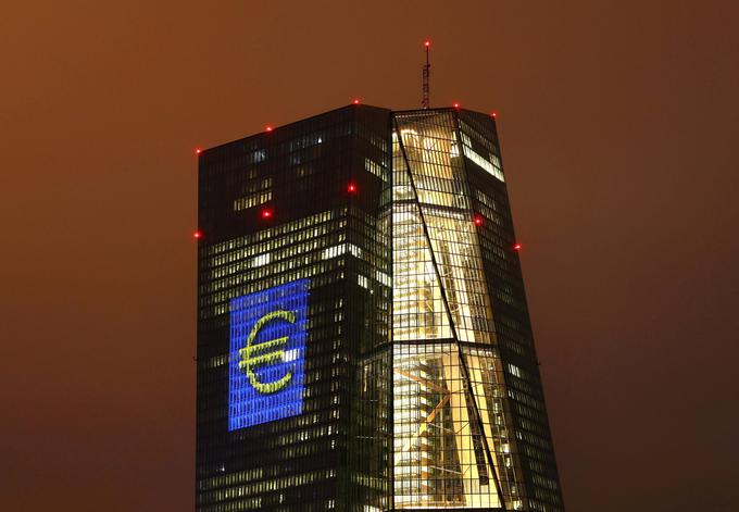 Po podatkih iz letnega poročila Banke Slovenije za leto 2015 sta kar dve tretjini slovenskega bančnega sistema po bilančni vsoti uvrščeni pod neposredni nadzor ECB. | Foto: Reuters