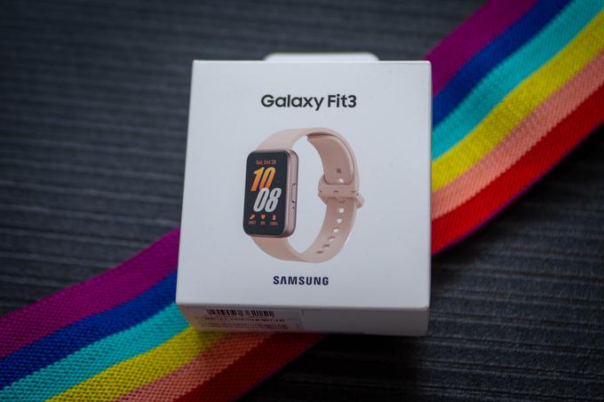 Pametna zapestnica Samsung Galaxy Fit3 je na voljo v treh barvah. | Foto: Gaja Hanuna