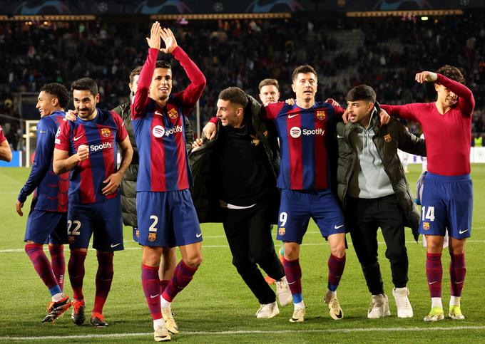 Veselje nogometašev Barcelone po zmagi s 3:1 nad Napolijem. | Foto: Reuters