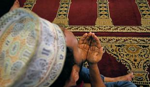 Muslimani po sončnem zahodu začenjajo ramazan