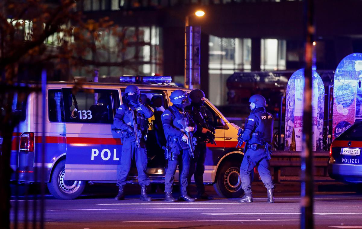 Dunaj | Policija je potrdila, da so se napadi zgodili na šestih mestih v centru Dunaja. | Foto Reuters