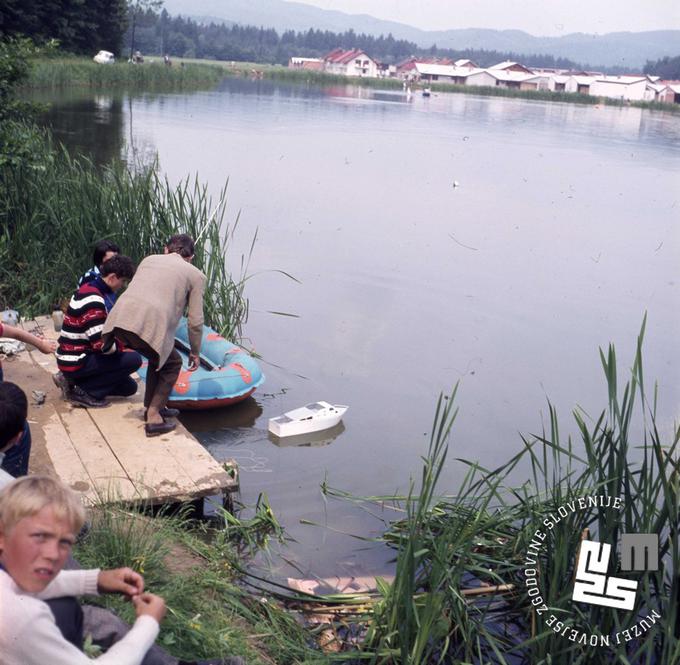 Radijsko vodeni čoln na Koseškem bajerju | Foto: Miloš Švabić, hrani MNZS