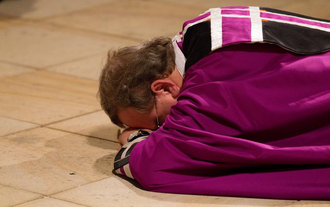 72-letni Bode je bil škof z najdaljšem stažem v Nemčiji. V duhovnika je bil posvečen leta 1991. Novembra 1995 pa je postal škof v Osnabrücku na zahodu Nemčije. | Foto: AP / Guliverimage