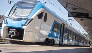 Potniki ponoči za več ur obtičali na vlaku med Mariborom in Ljubljano