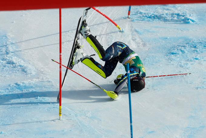 Švedinja Anna Swenn Larsson, vodilna po prvi vožnji, je bila tudi v drugi vožnji odlična, a je nekaj vratc pred ciljem naredila napako in pristala v snegu. | Foto: Getty Images