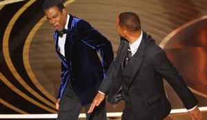 Chris Rock zaradi klofute Willa Smitha zavrnil vodenje oskarjev