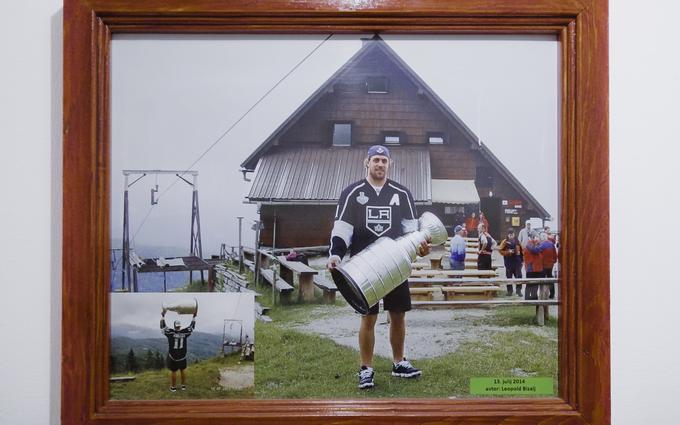 Anže Kopitar je 13. julija 2014 sveti gral hokeja, Stanleyev pokal, s helikopterjem pripeljal na Golico. | Foto: zajem zaslona/Diamond villas resort