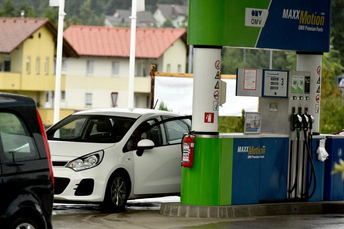 Bencinska črpalka | Mol je imel pred nakupom OMV Slovenija 53 bencinskih črpalk. | Foto STA