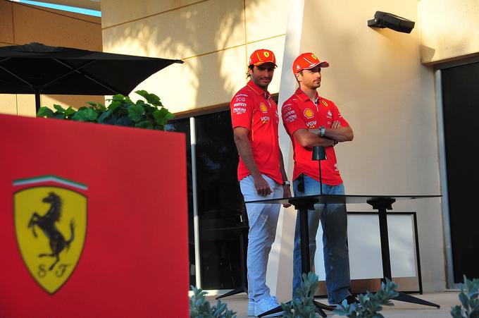 Vsi pogledujejo proti Red Bullu, predvsem Ferrarijeva dirkača Carlos Sainz in Charles Leclerc. | Foto: Guliverimage