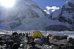 Nepalci odločni: Alpinisti, svoje iztrebke odnesite s seboj!