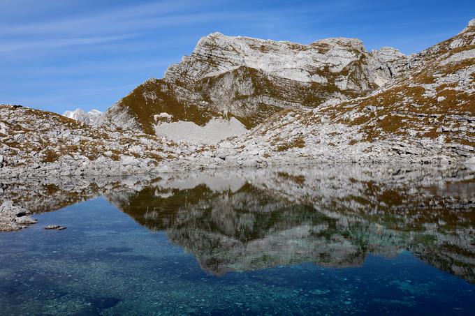 Zgornja dolina Triglavskih jezer. Sprehodite se okrog vseh štirih. | Foto: Matej Podgoršek