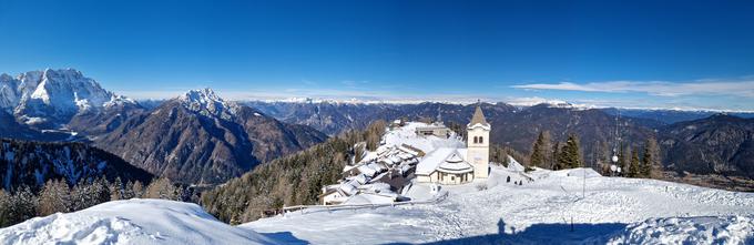 Panorama z Višarij. Od Montaža povsem levo do prvega vrha v Karnijskih Alpah, Ojstrnika, povsem desno. | Foto: Matej Podgoršek