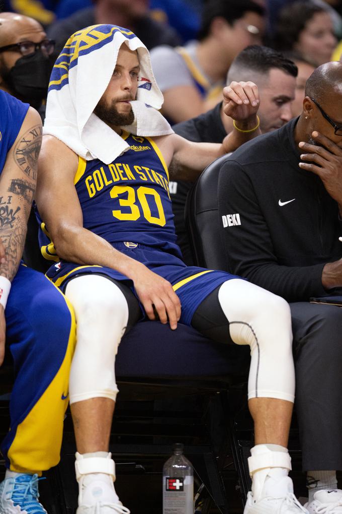 Za Stephena Curryja in soigralce Golden State Warriors je sezone konec. | Foto: Reuters