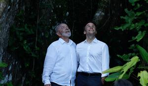 "Poročne fotografije" Macrona in brazilskega kolega sprožile val kritik #video