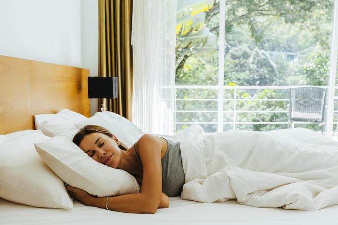 Motnje spanja lahko preprečimo ali omejimo, če upoštevamo deset zapovedi higiene spanja pri odraslih. | Foto: Shutterstock