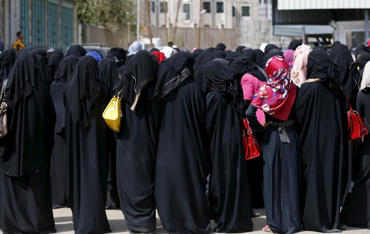 Savdska Arabija | Na Danskem, ki šteje 5,7 milijona prebivalcev, naj bi si glede na poročilo iz leta 2010 popolnoma zakrivalo obraz okoli 200 žensk. | Foto Reuters
