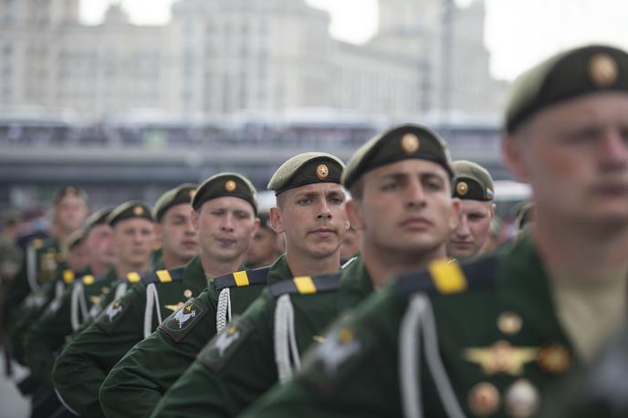 Ruski vojaki | Med lanskim spomladanskim naborom so vpoklicali približno 147.000 nabornikov. | Foto Guliver Image