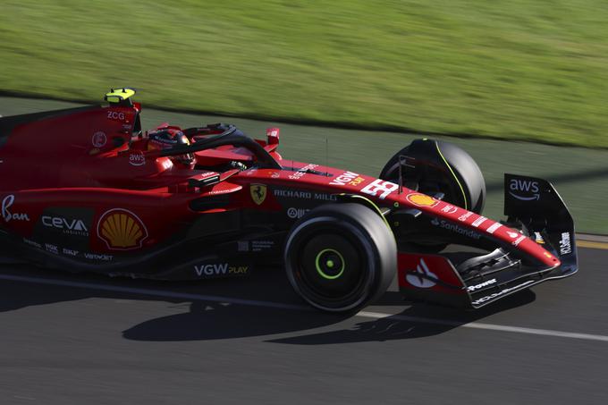Carlos Sainz je tako v Melbournu s četrtega padel na 12. mesto. | Foto: AP / Guliverimage