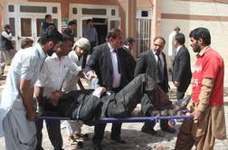 Samomorilski napadalec se je razstrelil z avtomobilom bombo: 24 mrtvih in okoli 30 ranjenih