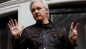 Začelo se je zaslišanje o izročitvi ustanovitelja Wikileaksa Assangea ZDA