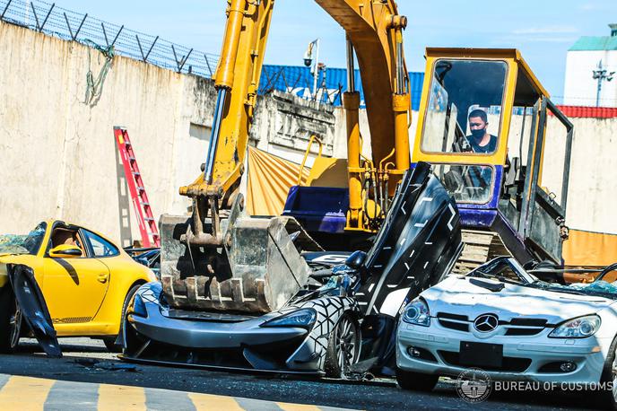 Filipini avtomobili uničenje | Foto Bureau of Customs PH