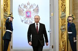 Putin po rdečem tepihu do novega šestletnega mandata. Kdo je bil na zaprisegi? #foto