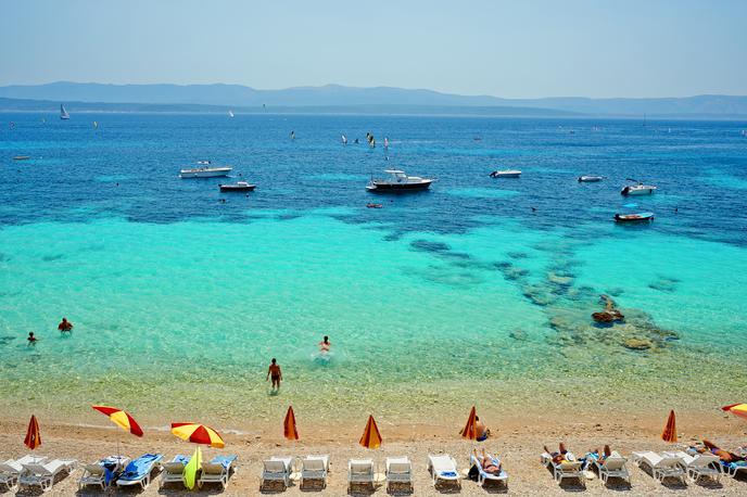 plaža, hrvaška, morje, poletje | Za prvomajske praznike bodo v morje skočili le najpogumnejši.  | Foto Shutterstock