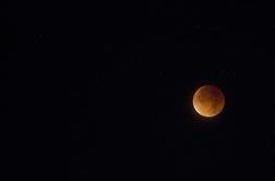 Foto: Nad Slovenijo je ponoči svetila krvava Luna