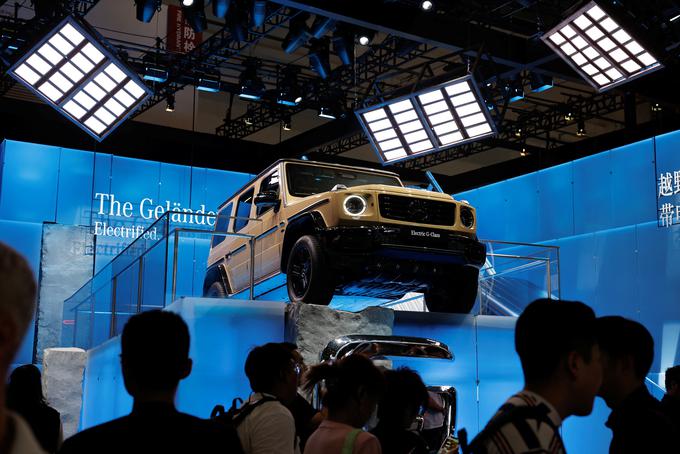 Mercedes je na Kitajskem razkril električni razred G s štirimi elektromotorji. | Foto: Reuters