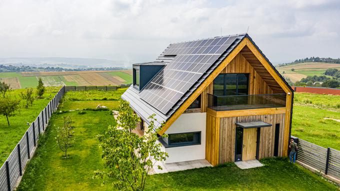 Sončne elektrarne so nov trend trajnostne energije v Sloveniji. | Foto: Shutterstock