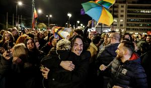 Grčija legalizirala poroke istospolnih partnerjev