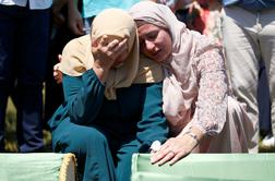 Pokop muslimanskih žrtev pokola: po 27 letih rane še niso zaceljene