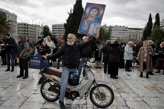 Sprejemanje zakona je spremljalo ostro nasprotovanje grške cerkve in tudi dela javnosti. | Foto: Reuters